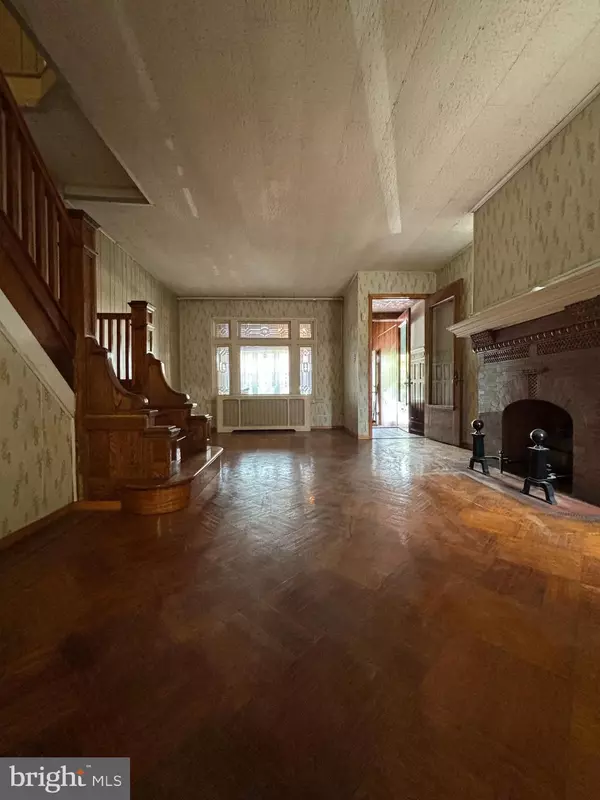 Philadelphia, PA 19143,5822 WASHINGTON AVE