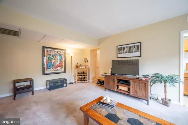 Arlington, VA 22201,1817 N RHODES ST N #4-260