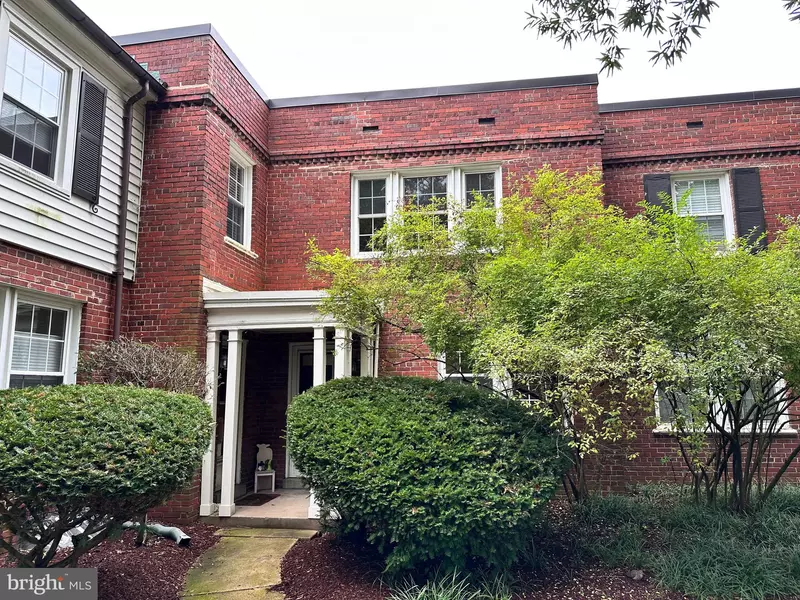 2600 16TH ST S #696, Arlington, VA 22204