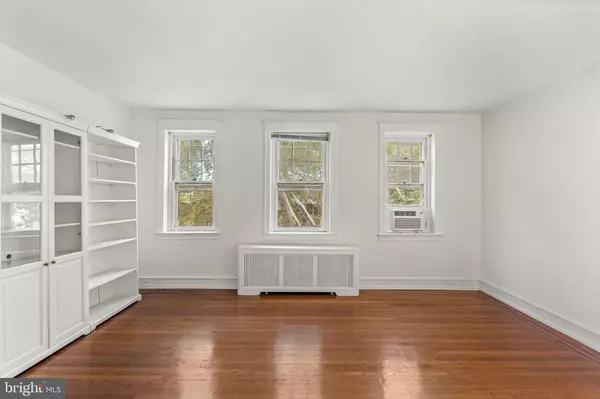 Philadelphia, PA 19106,409 PINE ST #3
