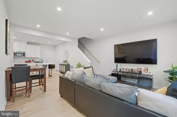 Manassas Park, VA 20111,707 THOMAS LN #A