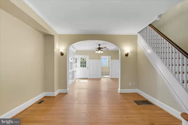 Baltimore, MD 21218,913 E 37TH ST