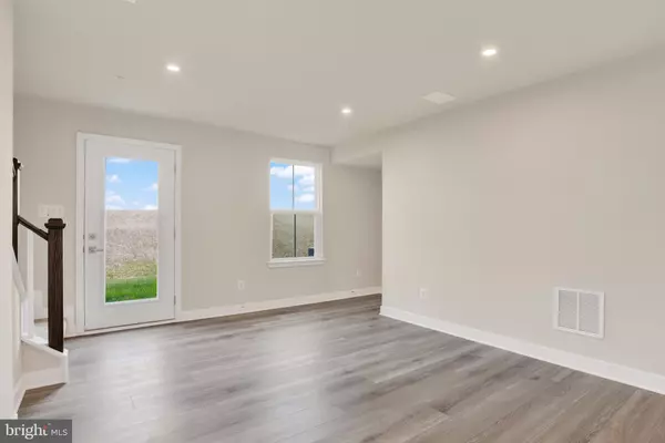 Enola, PA 17025,74 RAIL YARD DR