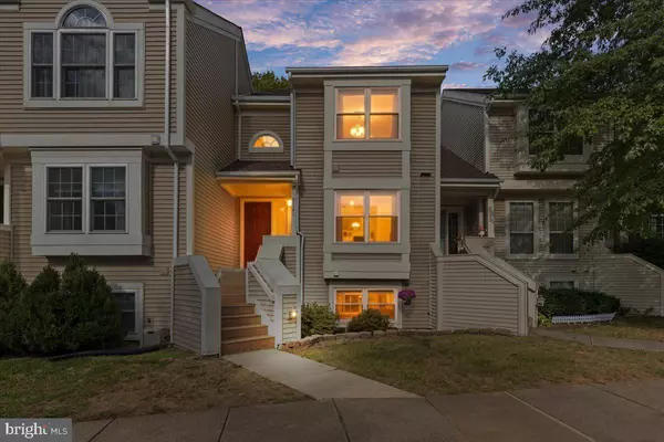 6121 STONEPATH CIR, Centreville, VA 20120