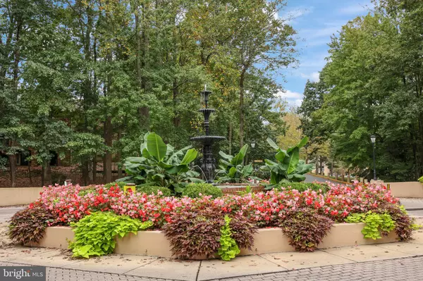 Burke, VA 22015,5837 COVE LANDING RD #101