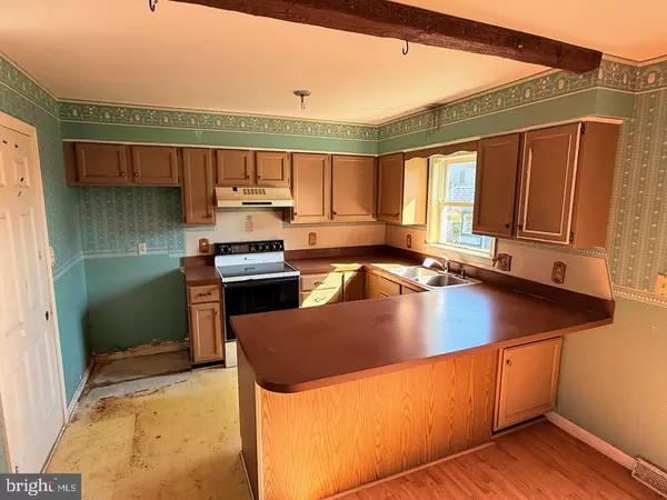 New Holland, PA 17557,220 SYCAMORE LN