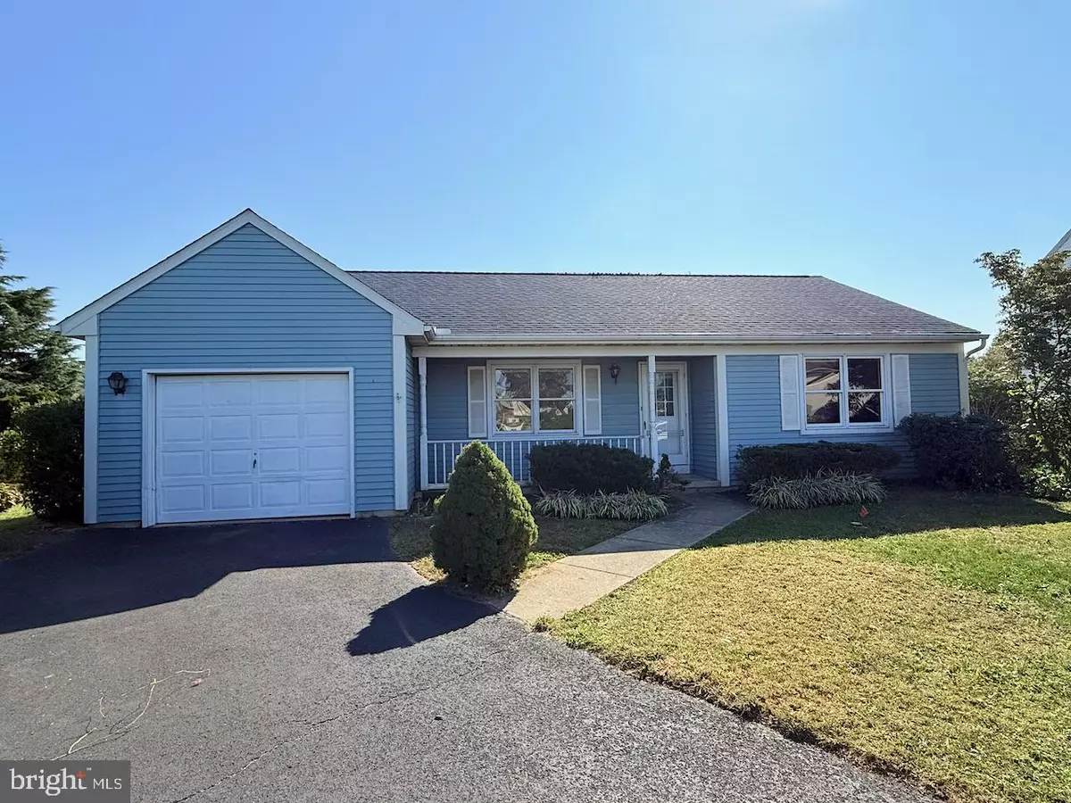 New Holland, PA 17557,220 SYCAMORE LN