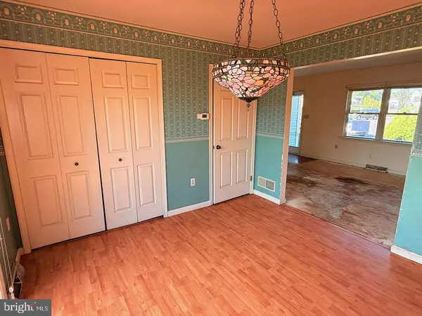 New Holland, PA 17557,220 SYCAMORE LN