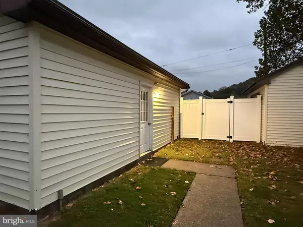 Hollidaysburg, PA 16648,806 JONES ST