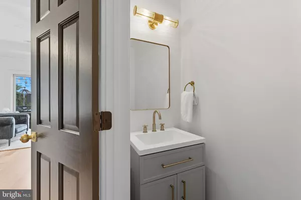 Washington, DC 20001,2123 11TH ST NW