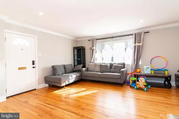 Philadelphia, PA 19152,9044 BROUS AVE