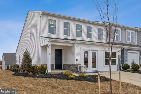 4 APOLLO RD, Charles Town, WV 25414