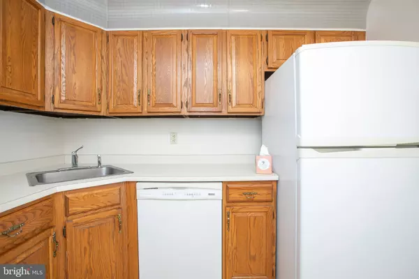 Hamilton, NJ 08619,15 VERSAILLES CT