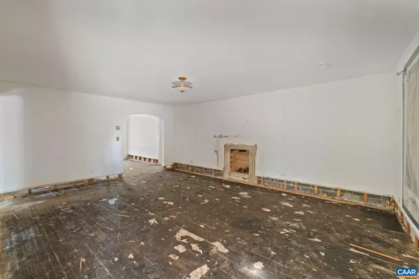 Charlottesville, VA 22903,303 ALDERMAN RD