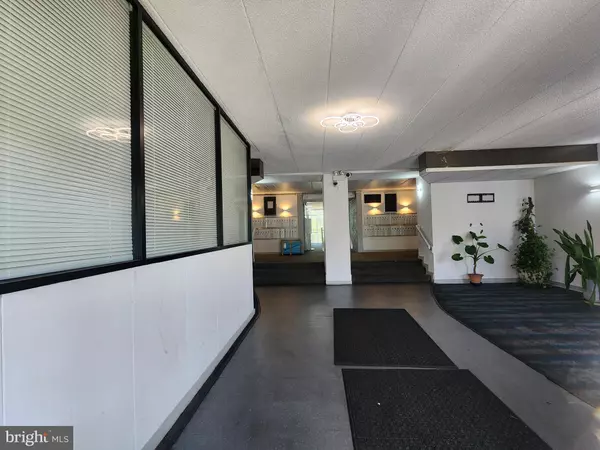 Bladensburg, MD 20710,6011 EMERSON ST #608