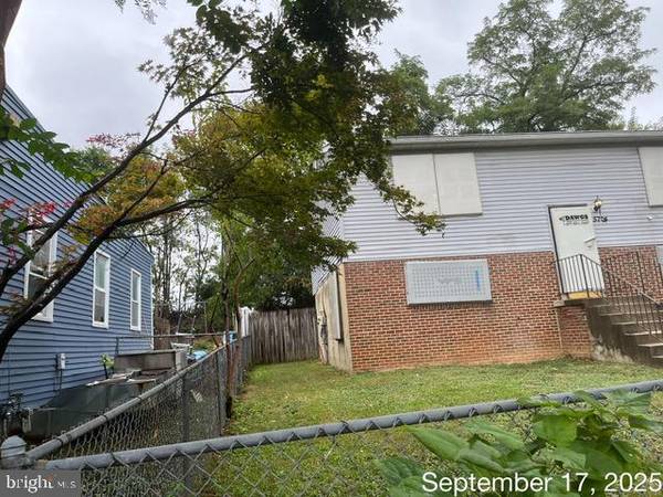 Fairmount Heights, MD 20743,5704 L