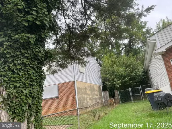 Fairmount Heights, MD 20743,5704 L