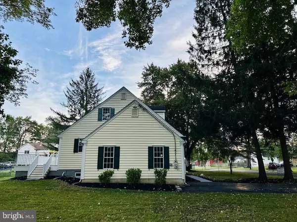 Levittown, PA 19057,212 APPLE ST