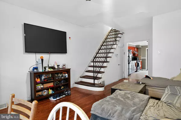 Philadelphia, PA 19148,905 DALY ST