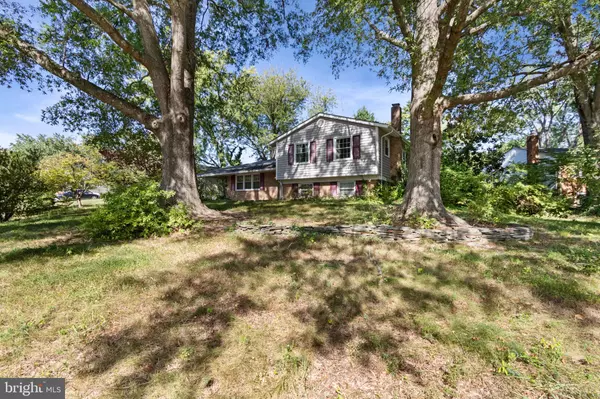 Alexandria, VA 22306,8011 LYNNFIELD DR