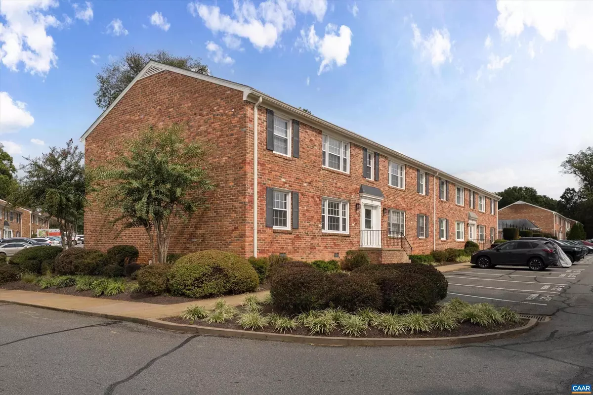 Charlottesville, VA 22901,120 HESSIAN HILLS RDG #2