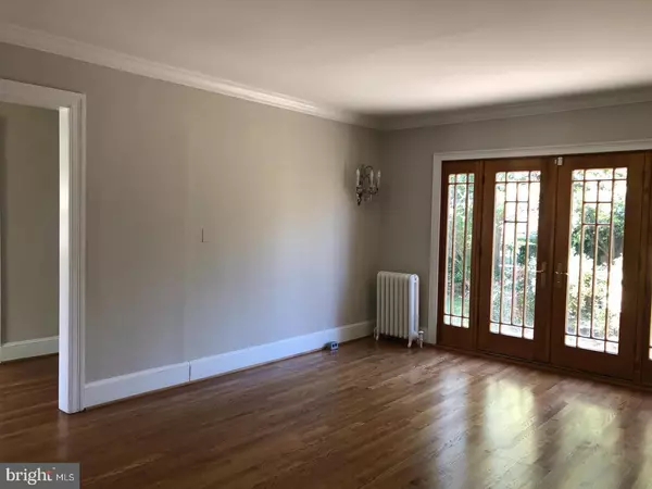 Bethesda, MD 20814,8106 MAPLE RIDGE RD