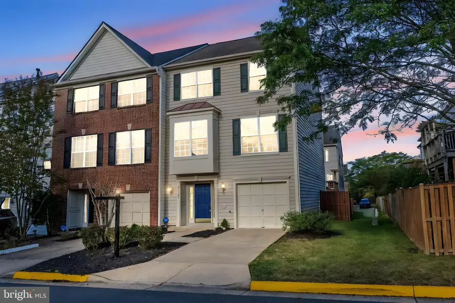 25541 GWYNNETH SQ, Chantilly, VA 20152