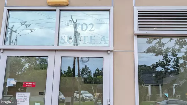 Herndon, VA 20170,702 ELDEN ST #A