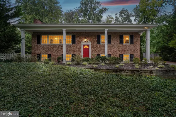 1616 SHERWOOD HALL LN, Alexandria, VA 22306