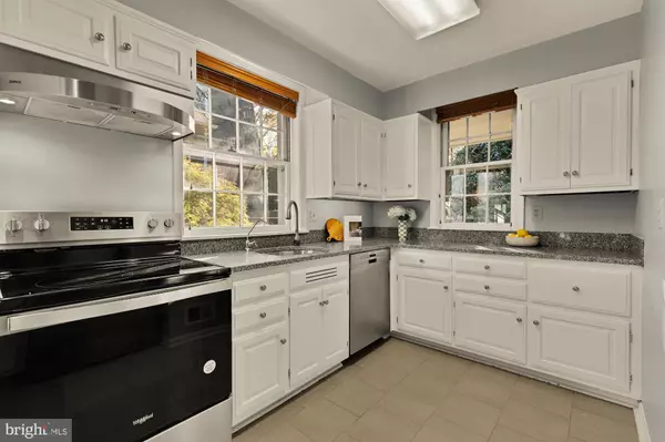 Bethesda, MD 20816,4939 CRESCENT ST #C18