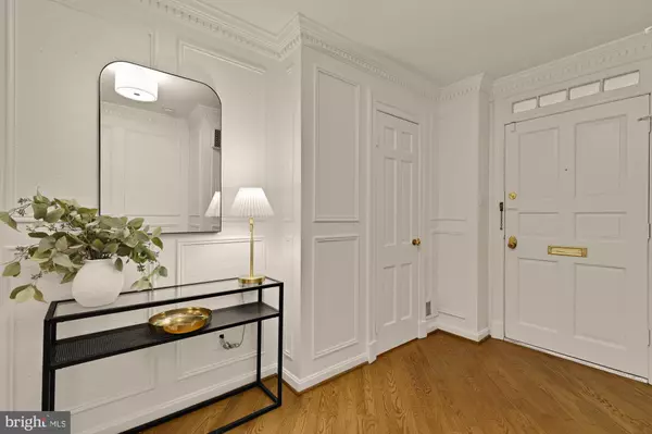 Bethesda, MD 20816,4939 CRESCENT ST #C18