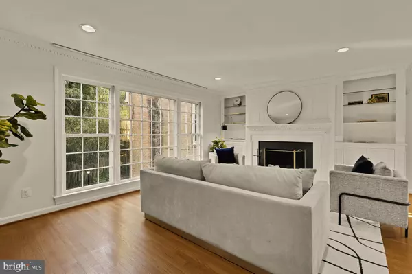 Bethesda, MD 20816,4939 CRESCENT ST #C18