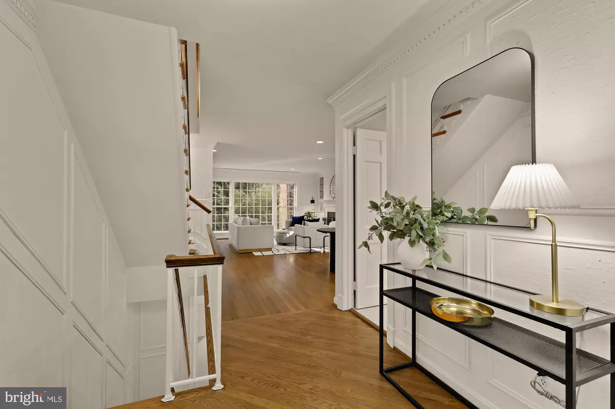 Bethesda, MD 20816,4939 CRESCENT ST #C18