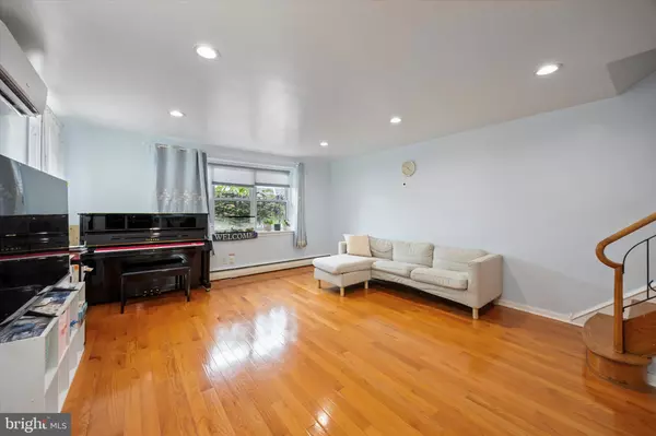 Philadelphia, PA 19111,915 BRIGHTON ST