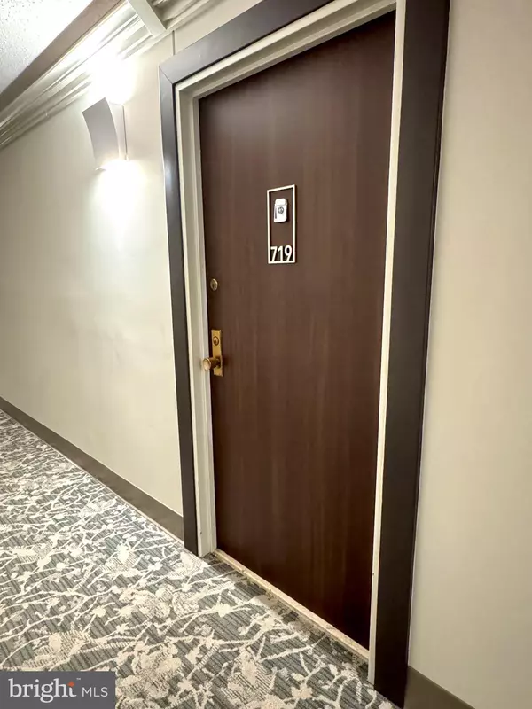 Falls Church, VA 22043,2300 PIMMIT DR #719