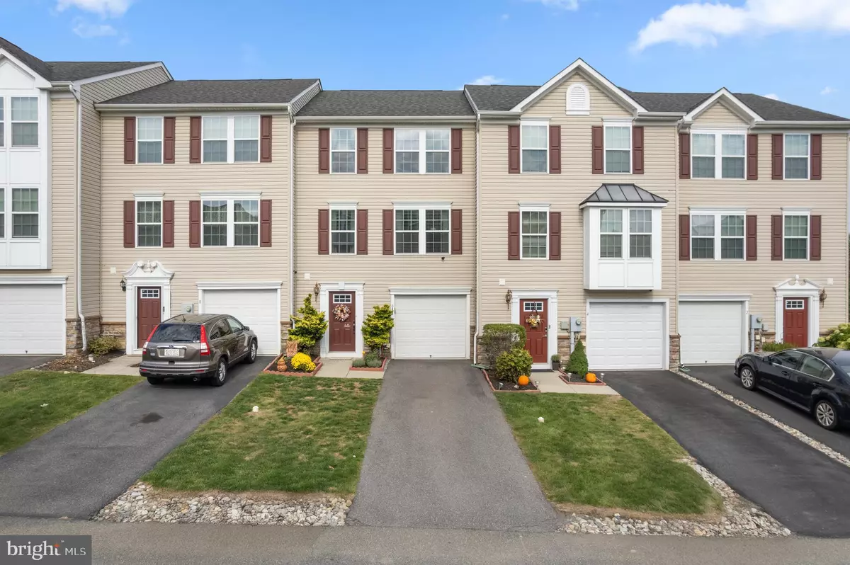 Easton, PA 18045,6 GOLD ROSE LN