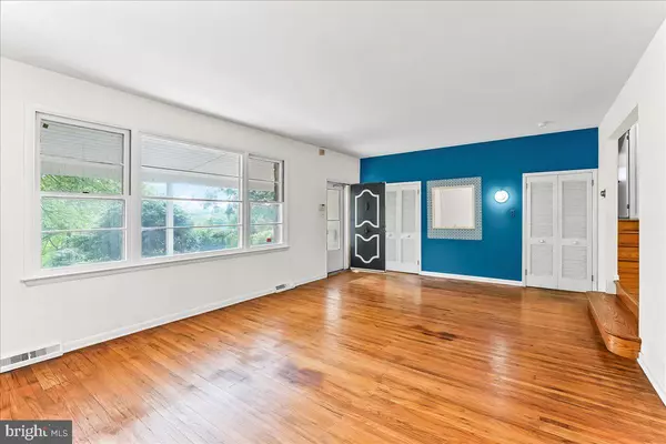 Jenkintown, PA 19046,604 PINE TREE