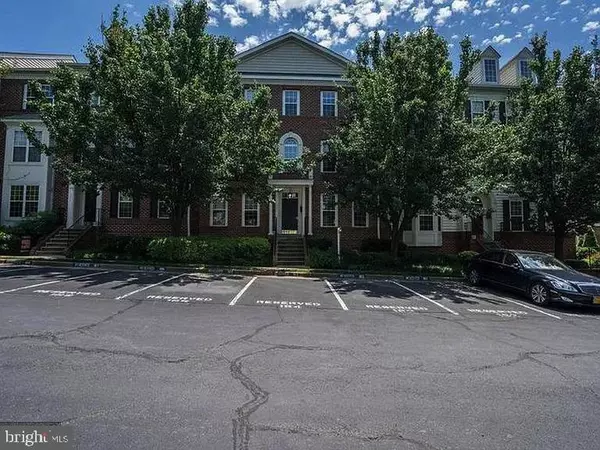 Vienna, VA 22182,1591 LEEDS CASTLE DR #202
