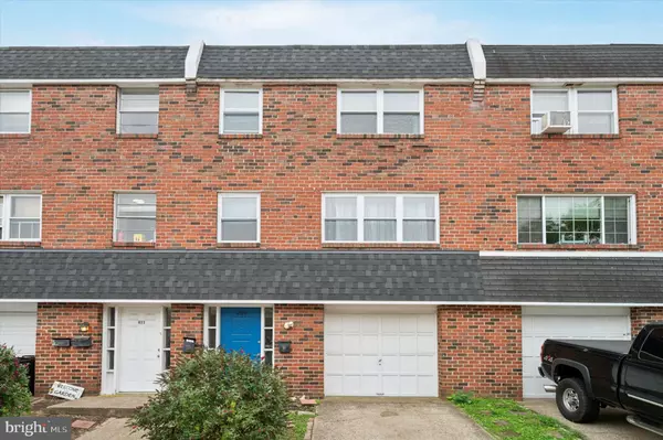 Philadelphia, PA 19128,409 NAOMI ST #2