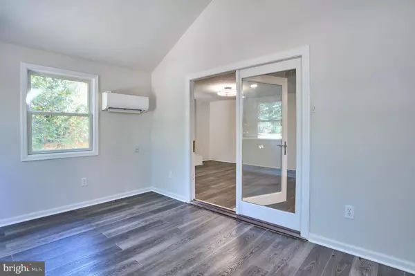 Herndon, VA 20171,13032 MONTEREY ESTATES DR