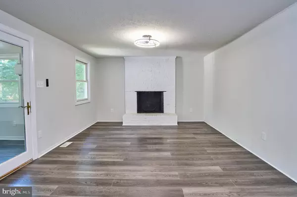 Herndon, VA 20171,13032 MONTEREY ESTATES DR