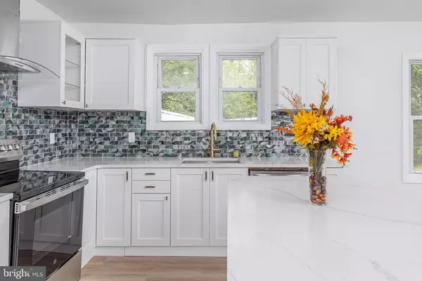 Pedricktown, NJ 08067,48 S RAILROAD AVE