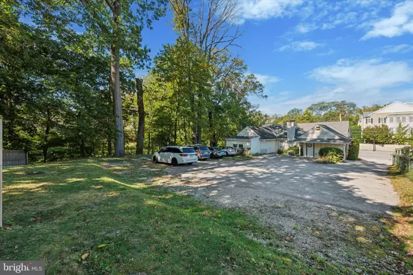 Berwyn, PA 19312,1058 LANCASTER