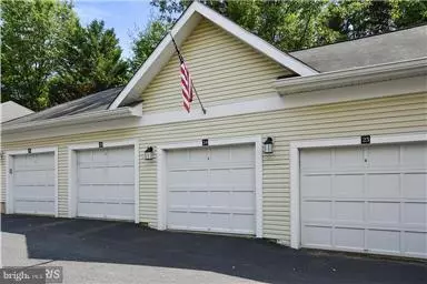 Fairfax, VA 22030,4131 FOUNTAINSIDE LN #J204