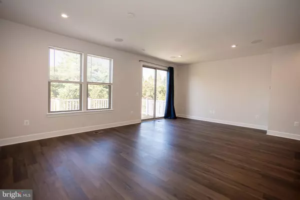 Manassas, VA 20110,9882 HOPKINS LOOP