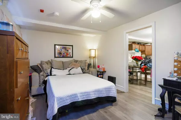 Philadelphia, PA 19141,5352 N BROAD ST