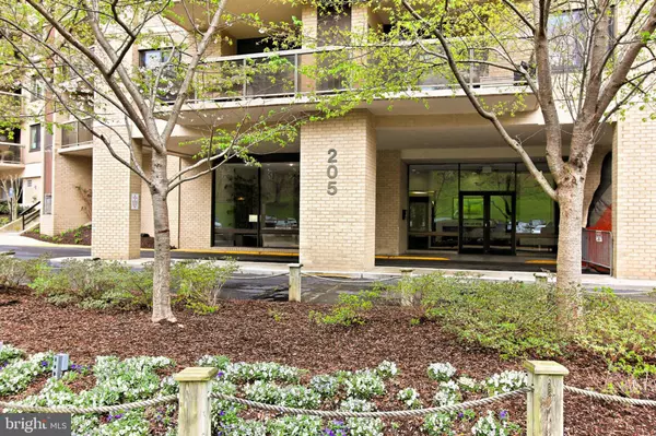 Alexandria, VA 22304,205 YOAKUM PKWY #822