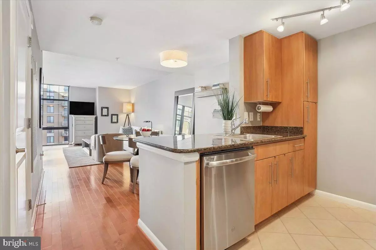 Arlington, VA 22201,1021 N GARFIELD ST #806