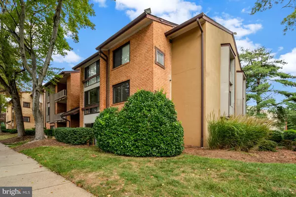 Oakton, VA 22124,10208 BUSHMAN DR