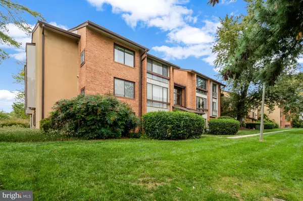 Oakton, VA 22124,10208 BUSHMAN DR